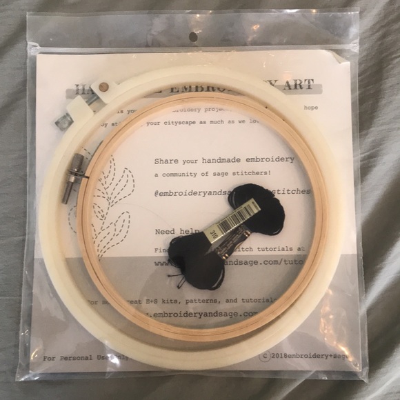 NWT Lot of Two Embroidery Kits. Large Dog Collar & NYC Skyline. - Picture 3 of 13